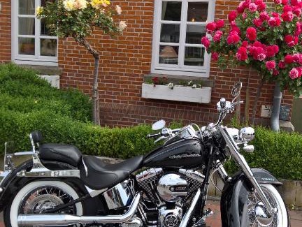 Papenburg Hotel | Oceanfront Stoevchen Café Hotel with Hot Tub & Breakfast