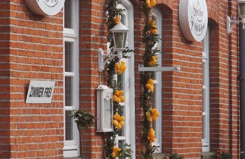 Papenburg Hotel | Oceanfront Stoevchen Café Hotel with Hot Tub & Breakfast
