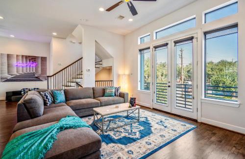 East Downtown Houston Apartment | Discover Stoic Sanctuary in East Downtown - Family-Friendly Stay