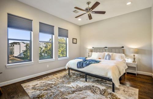 East Downtown Houston Apartment | Discover Stoic Sanctuary in East Downtown - Family-Friendly Stay