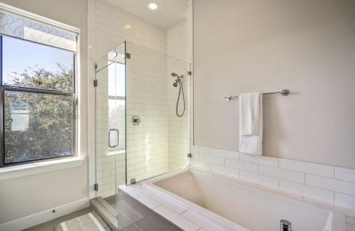 East Downtown Houston Apartment | Discover Stoic Sanctuary in East Downtown - Family-Friendly Stay