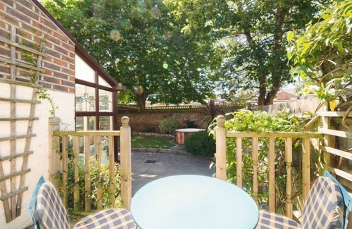 Gosport House | Spacious Stoke Villas: Perfect for Families and Pets