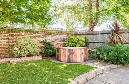 Gosport House | Spacious Stoke Villas: Perfect for Families and Pets
