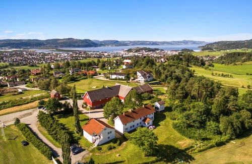 Stjordal Bed & Breakfast | Discover Stokke Gård Adventure Bed & Breakfast Experience