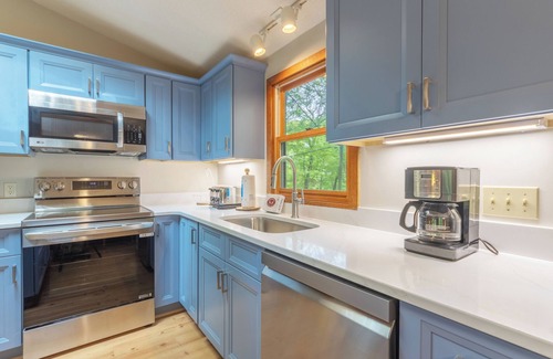 Covert House | Happy Days: Pet Friendly Retreat in Rustic Resort Community