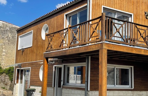 Dompierre-sur-Charente Apartment | Tranquil Retreat in a Serene Village with Family-Friendly Amenities