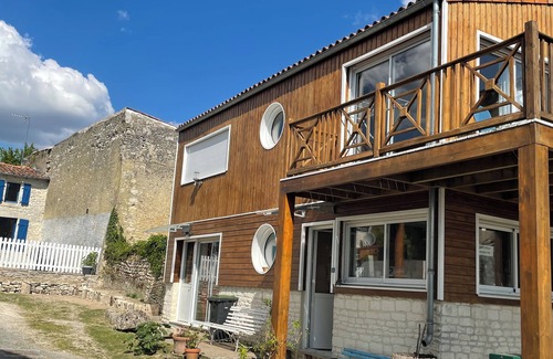 Dompierre-sur-Charente Apartment | Tranquil Retreat in a Serene Village with Family-Friendly Amenities