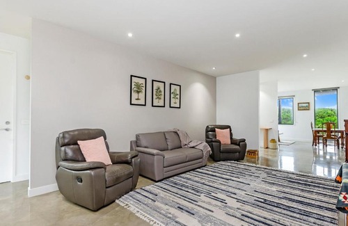 Port Fairy House | Oceanfront Escape at Stone and Sea - Rated 9.5/10