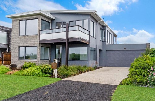 Port Fairy House | Oceanfront Escape at Stone and Sea - Rated 9.5/10