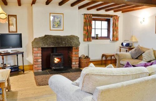 Pooley Bridge House | Pet-Friendly Stay at Stone Barn - B6063, Rated 9.8/10