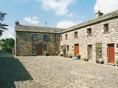 Pooley Bridge House | Pet-Friendly Stay at Stone Barn - B6063, Rated 9.8/10