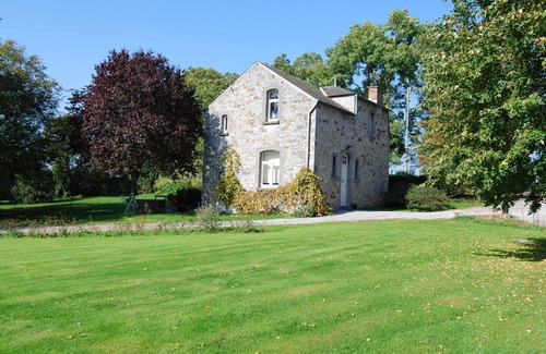 Les Rivages House | Cozy Stone-Built Holiday Home in Dinant with Terrace
