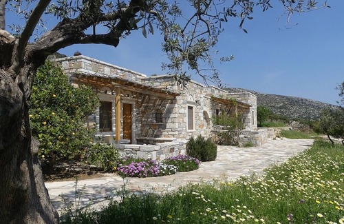 Moutsouna House | Tranquil Azalas Beachfront Retreat with Cozy Fireplace