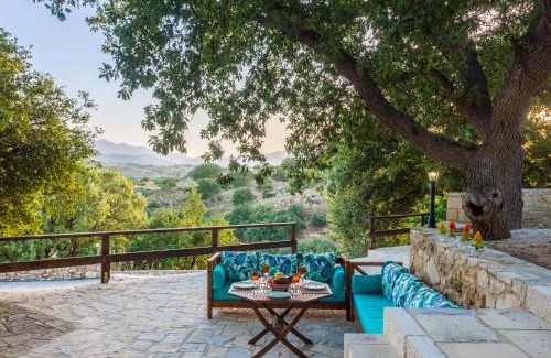 Monopari Villa | Charming Villa Limeri: Pool, BBQ & Oceanfront Views