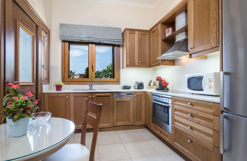 Katsifariana Villa | Idyllic Villa Anerocurù with Gardens & Pool Near Chania