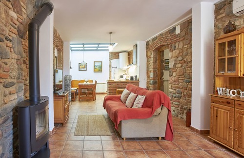Corro de Vall Apartment | Discover the Stone Corner: Eco-Friendly Stay in Barcelona