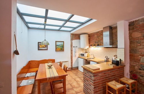 Corro de Vall Apartment | Discover the Stone Corner: Eco-Friendly Stay in Barcelona