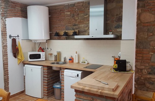 Corro de Vall Apartment | Discover the Stone Corner: Eco-Friendly Stay in Barcelona