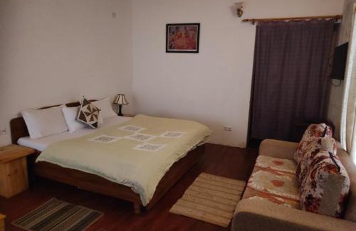 Mukteshwar Villa | Stone cottage 2BR in Mukteshwar by Homeyhuts