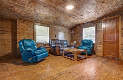 McCalla Cabin | Ideal Stone Cottage Near UA, Hoover Met & Golf Options