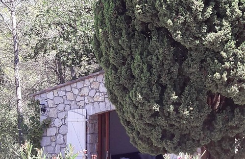 Lorgues House | Tranquil Stone Cottage with Pool in Scenic Woodlands