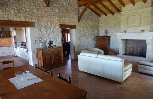 Monbalen House | Idyllic Stone Country House with Pool & Summer Kitchen