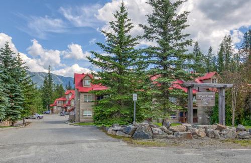 East Kootenay Apartment | Experience Comfort at Stone Creek by FantasticStay