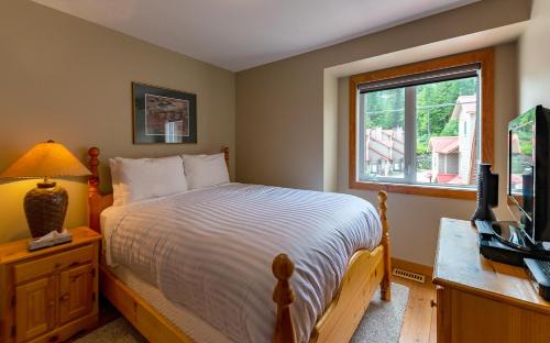 East Kootenay Apartment | Experience Comfort at Stone Creek by FantasticStay