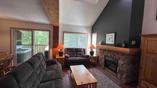 East Kootenay Apartment | Experience Comfort at Stone Creek by FantasticStay