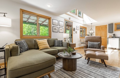 Bellefonte Cottage | Cozy Stone Creek Cottage: Family-Friendly Retreat by Spring Creek