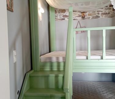 Agios Isidoros Apartment | Discover Stone Guesthouse: A Family-Friendly Retreat