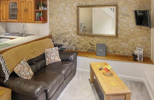 Egerton Cottage | Cozy 1-Bedroom Retreat in Egerton with Ocean Views