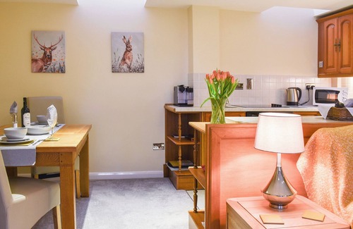 Egerton Cottage | Cozy 1-Bedroom Retreat in Egerton with Ocean Views