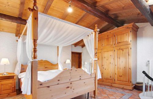 Moltrasio Apartment | Family-Friendly Stone House with Dependence for 7 Guests