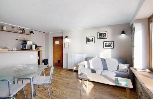 Moltrasio Apartment | Family-Friendly Stone House with Dependence for 7 Guests
