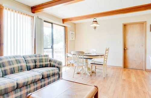 Camdenton Cottage | Stone House at BonAire Resort