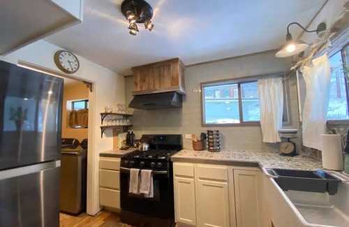 Missoula House | Cozy Stone House Cabin with Mountain View Near Downtown