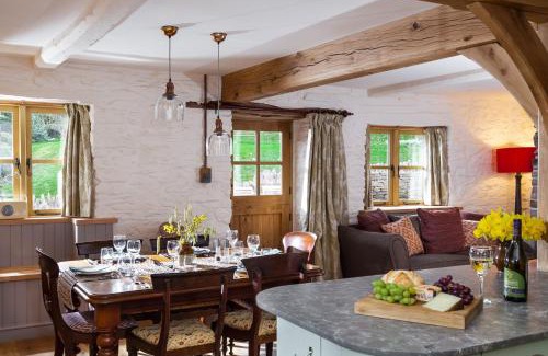 Leominster House | Pet-Friendly Retreat at Stone House: Your Ideal Getaway