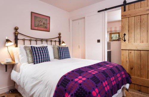 Leominster House | Pet-Friendly Retreat at Stone House: Your Ideal Getaway