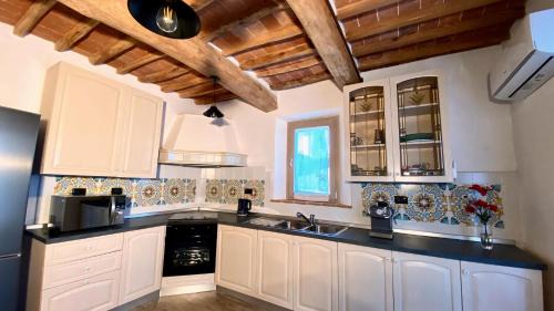 San Rocco House | Inviting Stone House: Family-Friendly Getaway Awaits