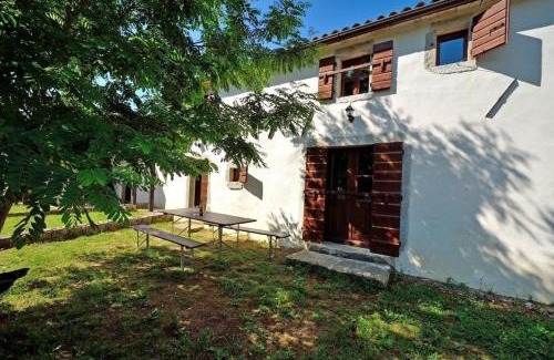 Kotli House | Cozy Retreat in Kotli with Pool, Garden & BBQ Area