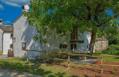 Kotli House | Cozy Kotli Retreat with Garden, Grill, and Pool Access