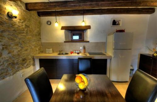 Kotli House | Cozy Kotli Retreat with Garden, Grill, and Pool Access