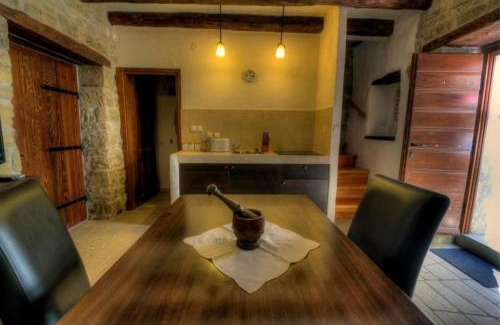 Kotli House | Cozy Villa in Kotli with Garden, Pool and Grill Access