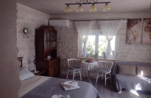Apahida Villa | Welcoming Stone House by Cluj-Napoca with Pet-Friendly Perks