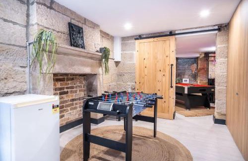 Pyrmont House | Stone house with pool table