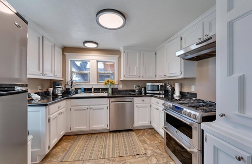 Blanding Hotel | Top-Rated Stone Lizard Lodging with Family-Friendly Amenities