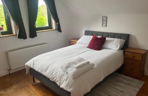 Dromaan House | Family-Friendly Stone Lodge with Pet Amenities Awaiting You