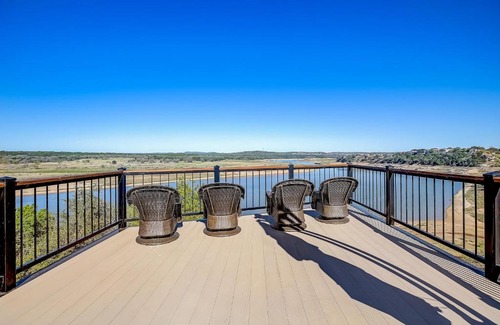 Spicewood House | Experience Oceanfront Bliss at Stone Lodge