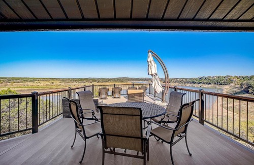 Spicewood House | Experience Oceanfront Bliss at Stone Lodge